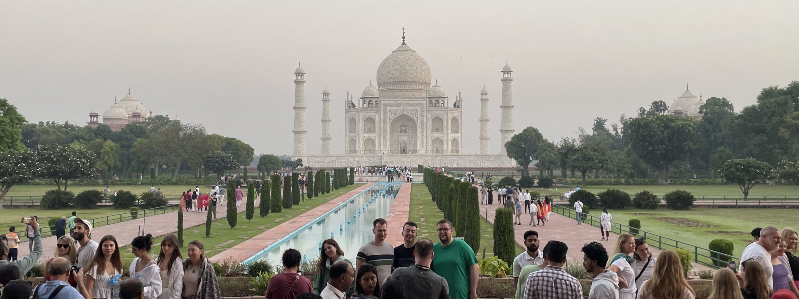 Agra, Mumbai, Schiff & Flug.